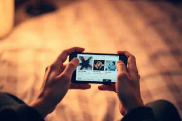Escutar as Mais Tocadas do Momento no Seu Celular