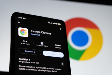 Google chrome app on a smartphone with logo — Foto por Zulfugar Karimov na Unsplash