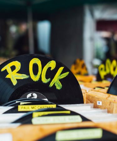 black Rock vinyl disc — Foto por Markus Spiske na Unsplash