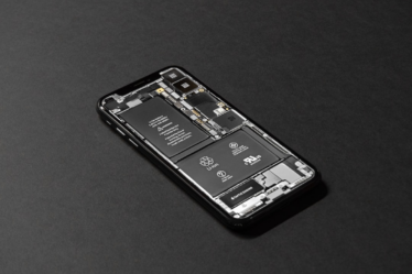 black smartphone — Foto por Tyler Lastovich na Unsplash