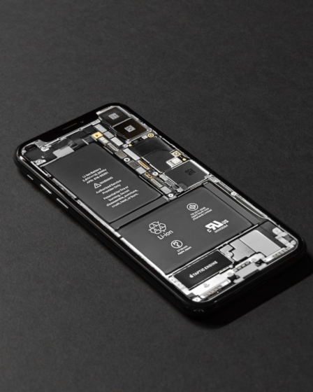 black smartphone — Foto por Tyler Lastovich na Unsplash