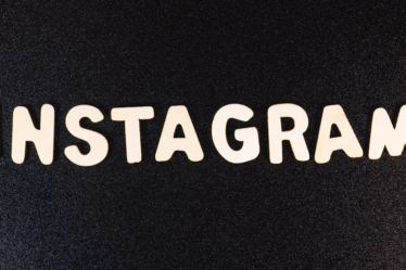 the word instagram spelled in white letters on a black background — Foto por Hakim Menikh na Unsplash