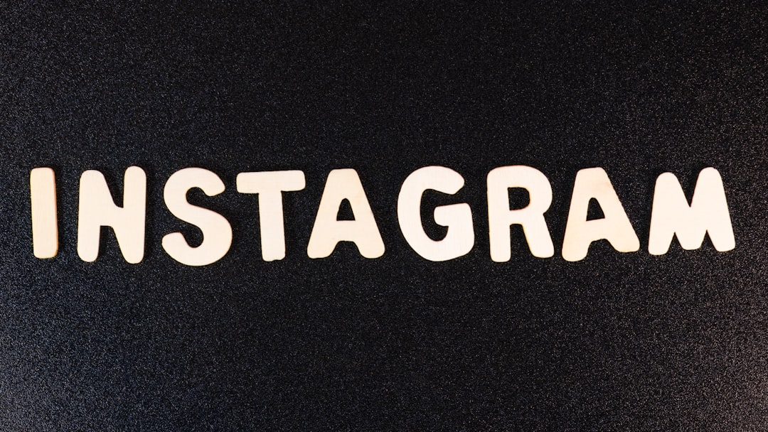 the word instagram spelled in white letters on a black background — Foto por Hakim Menikh na Unsplash