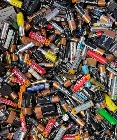 assorted color disposable lighter lot — Foto por John Cameron na Unsplash
