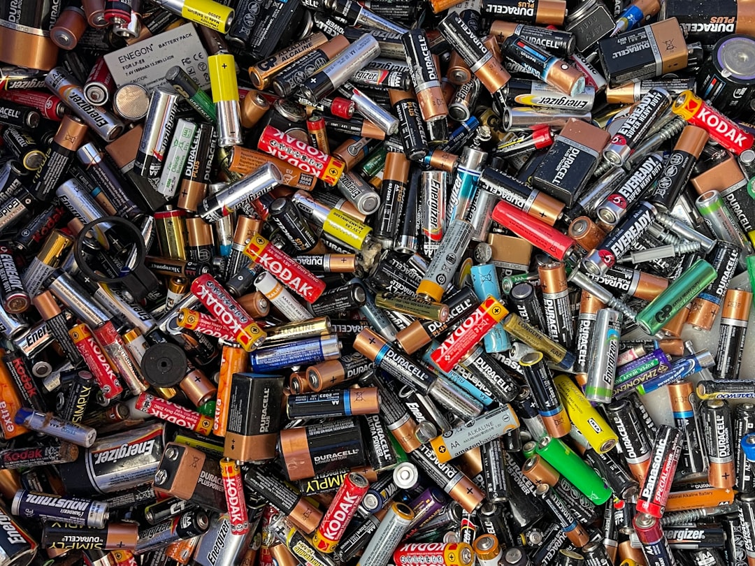 assorted color disposable lighter lot — Foto por John Cameron na Unsplash