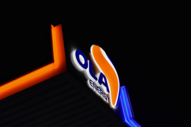 blue and orange pepsi logo — Foto por Lyrax Vincent na Unsplash