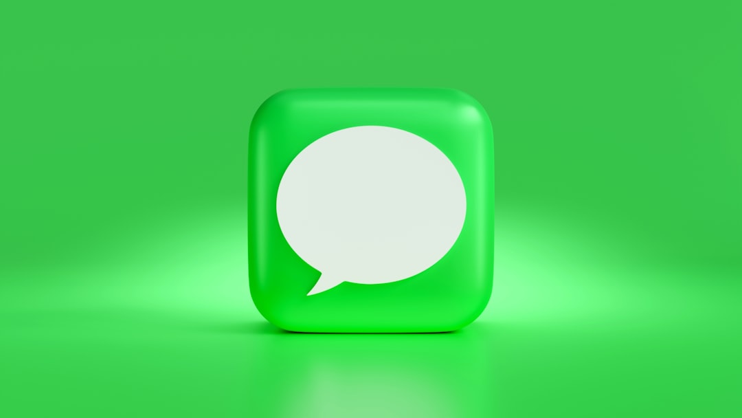 a green square with a white speech bubble — Foto por Mariia Shalabaieva na Unsplash