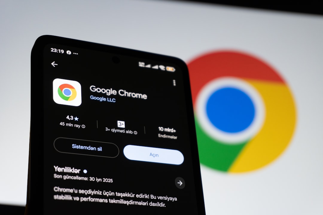 Google chrome app on a smartphone with logo — Foto por Zulfugar Karimov na Unsplash