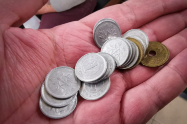 silver and gold round coins — Foto por Senad Palic na Unsplash