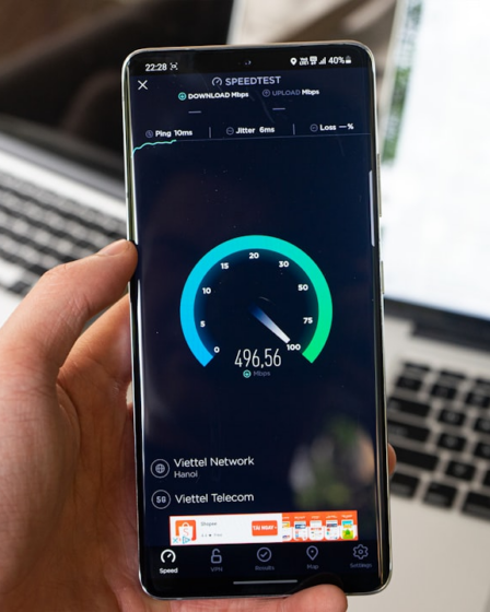 black samsung android smartphone displaying icons — Foto por Đức Trịnh na Unsplash