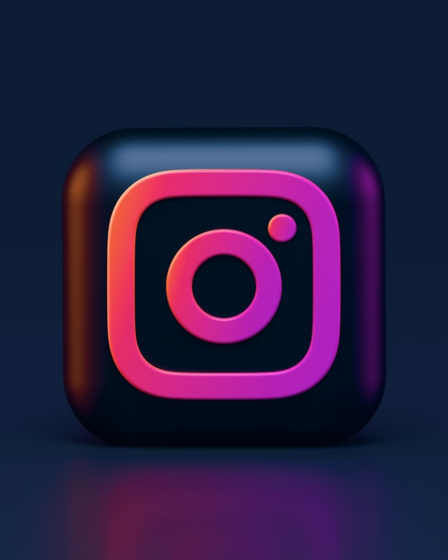 blue and red square logo — Foto por Alexander Shatov na Unsplash