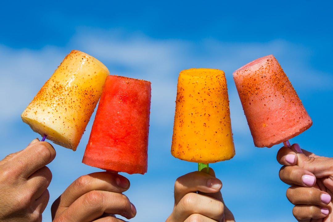 person holding orange ice pop — Foto por Jarritos Mexican Soda na Unsplash