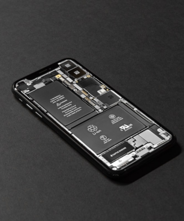 black smartphone — Foto por Tyler Lastovich na Unsplash