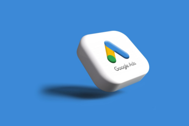 a white google logo on a blue background — Foto por Rubaitul Azad na Unsplash