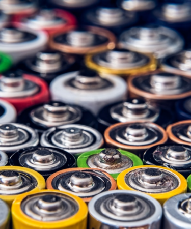 brown green and blue round buttons — Foto por Roberto Sorin na Unsplash