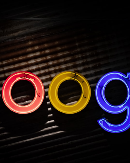 Google logo neon light signage — Foto por Mitchell Luo na Unsplash