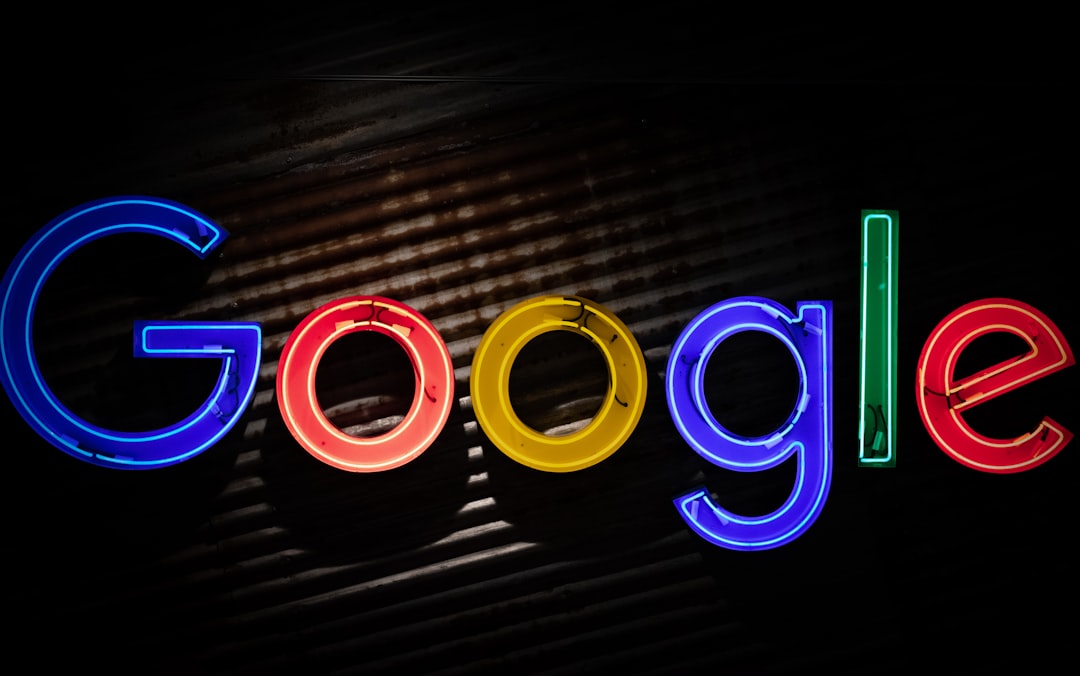Google logo neon light signage — Foto por Mitchell Luo na Unsplash