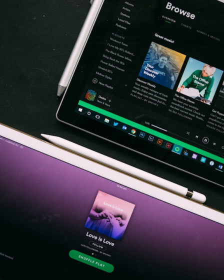 white and black iPad — Foto por Heidi Fin na Unsplash