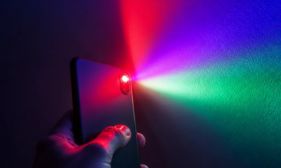 Transforme sua lanterna comum em luzes RGB hipnotizantes
