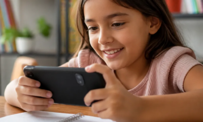 Aplicativo gratuito que ensina crianças a ler jogando no celular
